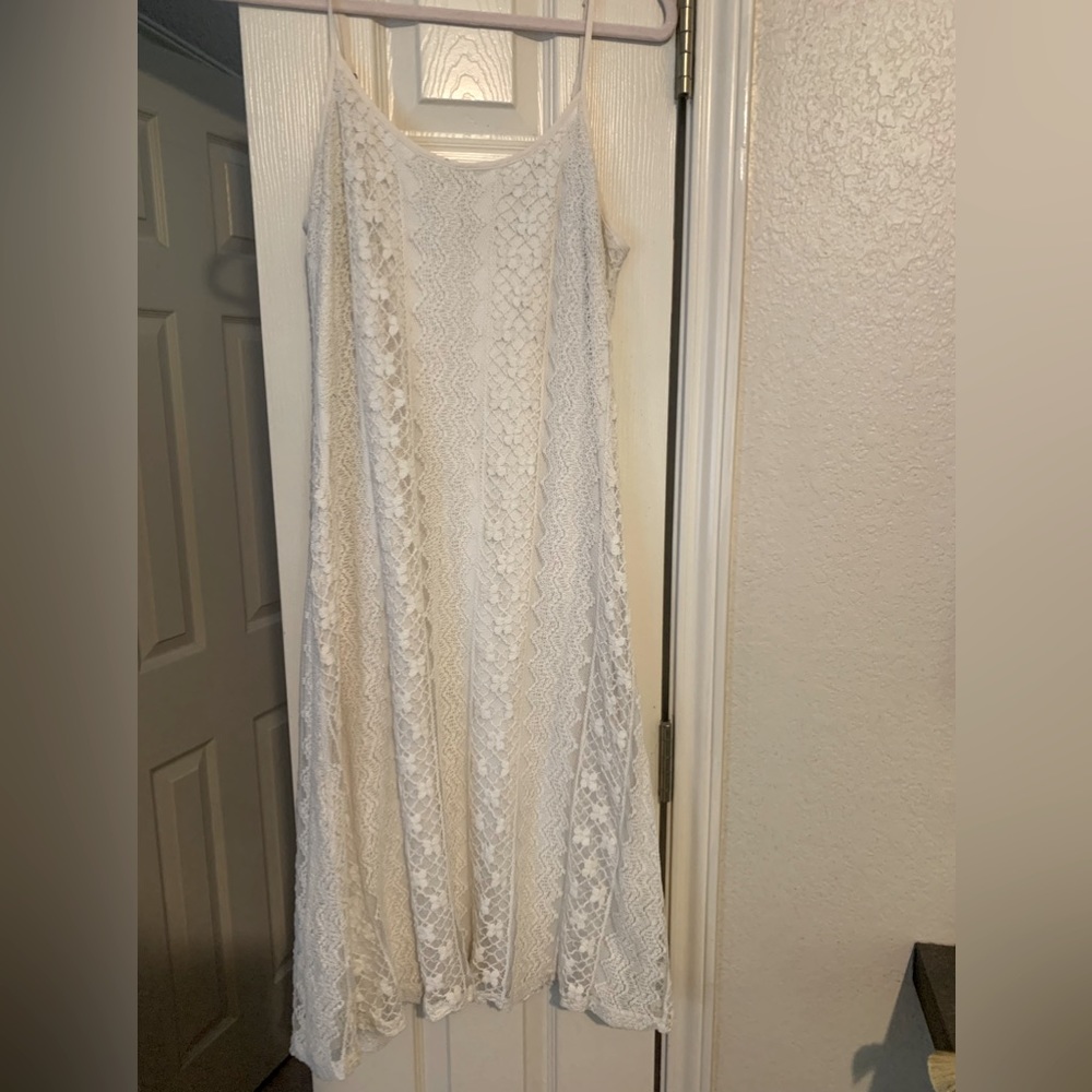Forever 21: Sleeveless White Lace Shift Midi Dress (M)